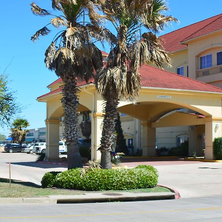 Baymont Inn & Suites Brenham Exterior photo