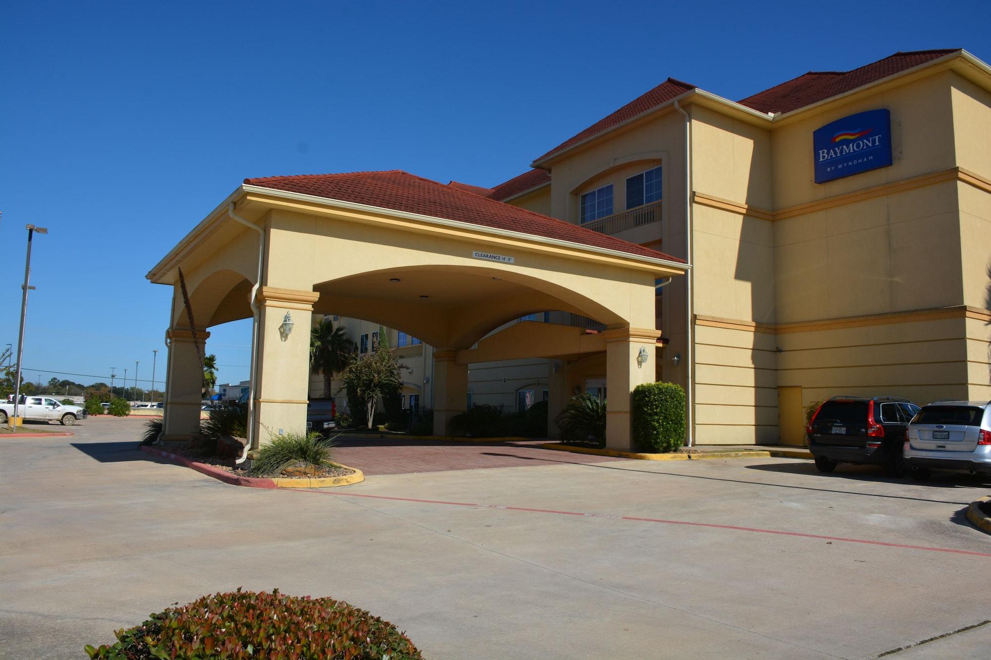 Baymont Inn & Suites Brenham Exterior photo