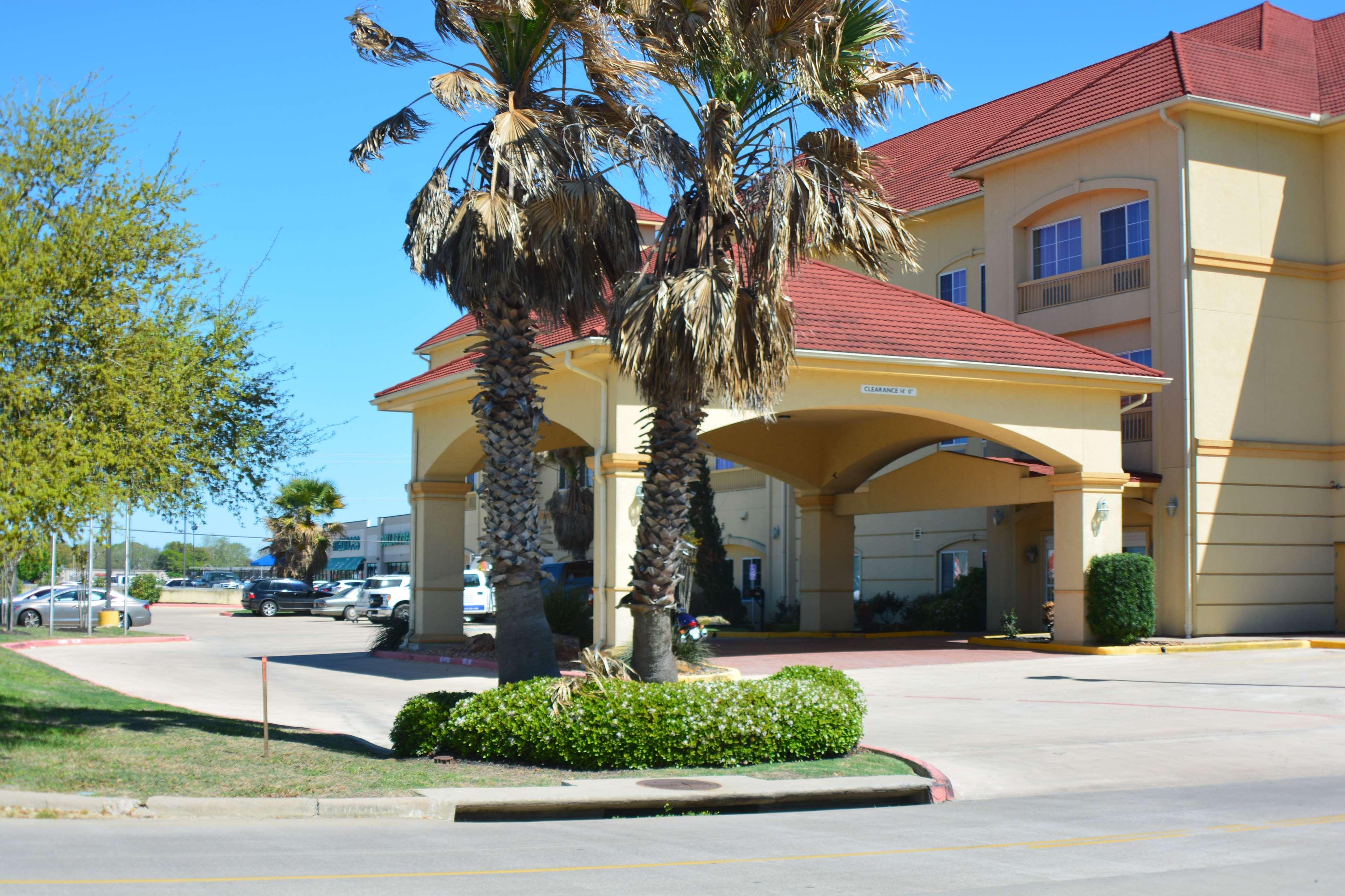 Baymont Inn & Suites Brenham Exterior photo