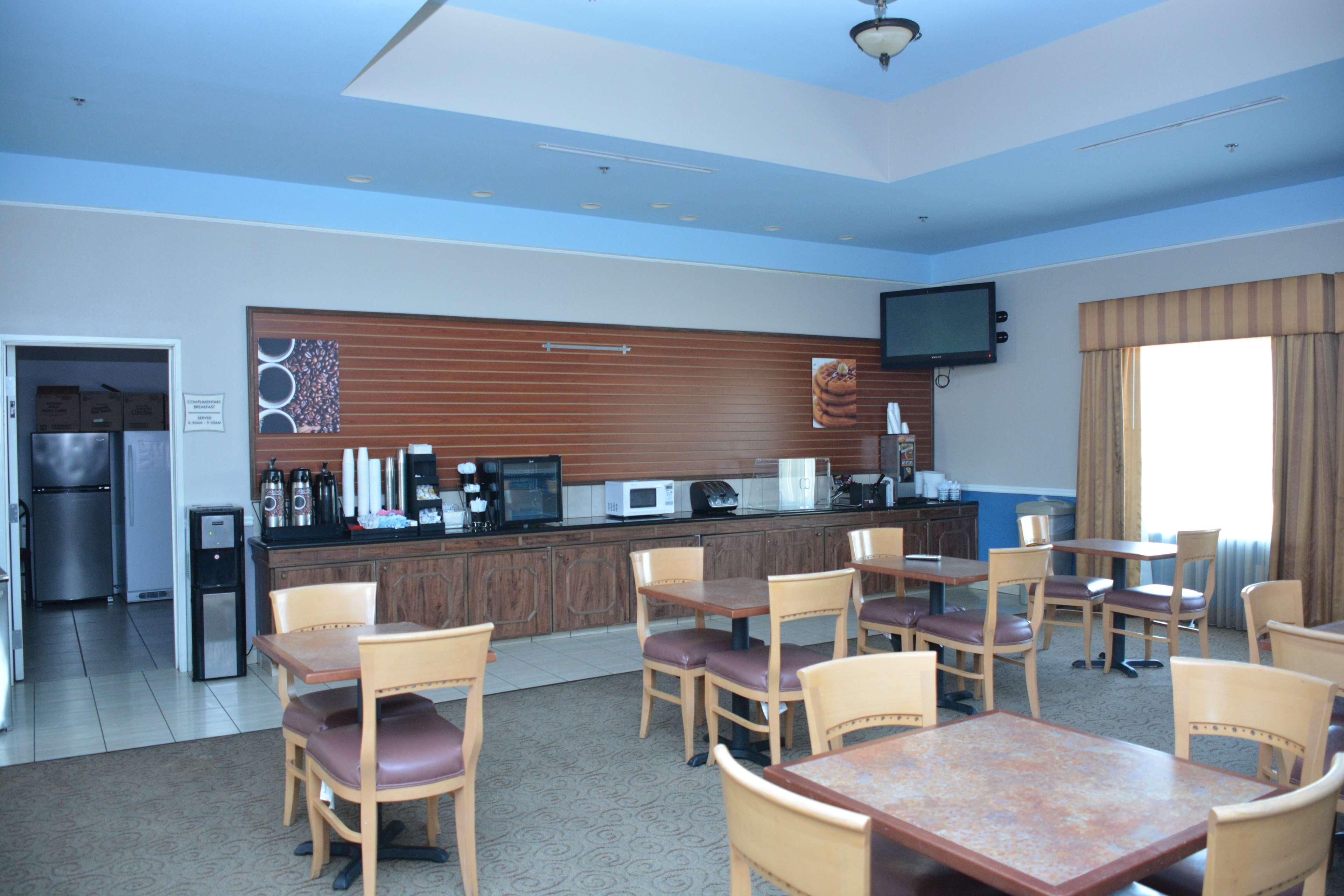 Baymont Inn & Suites Brenham Exterior photo