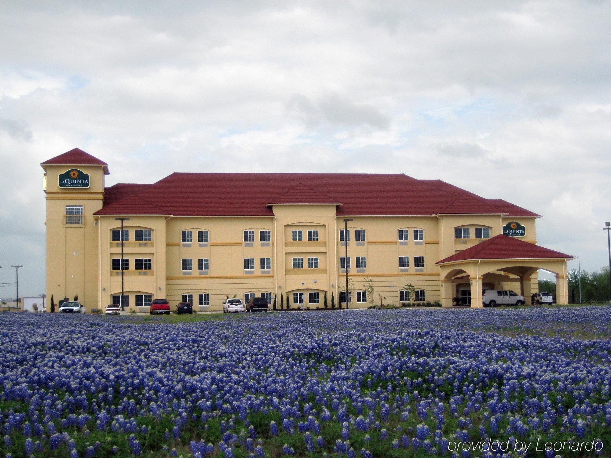 Baymont Inn & Suites Brenham Exterior photo