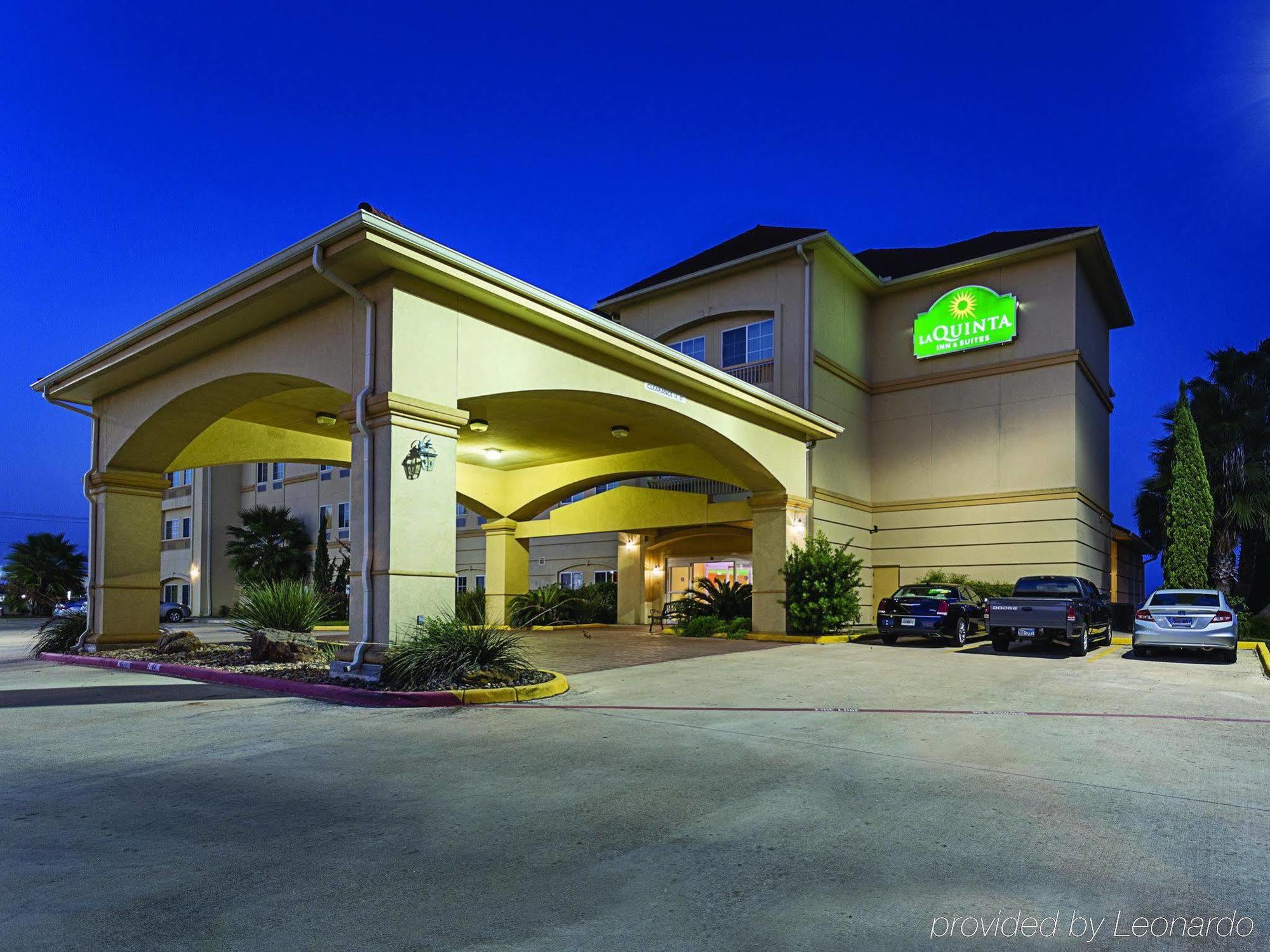 Baymont Inn & Suites Brenham Exterior photo