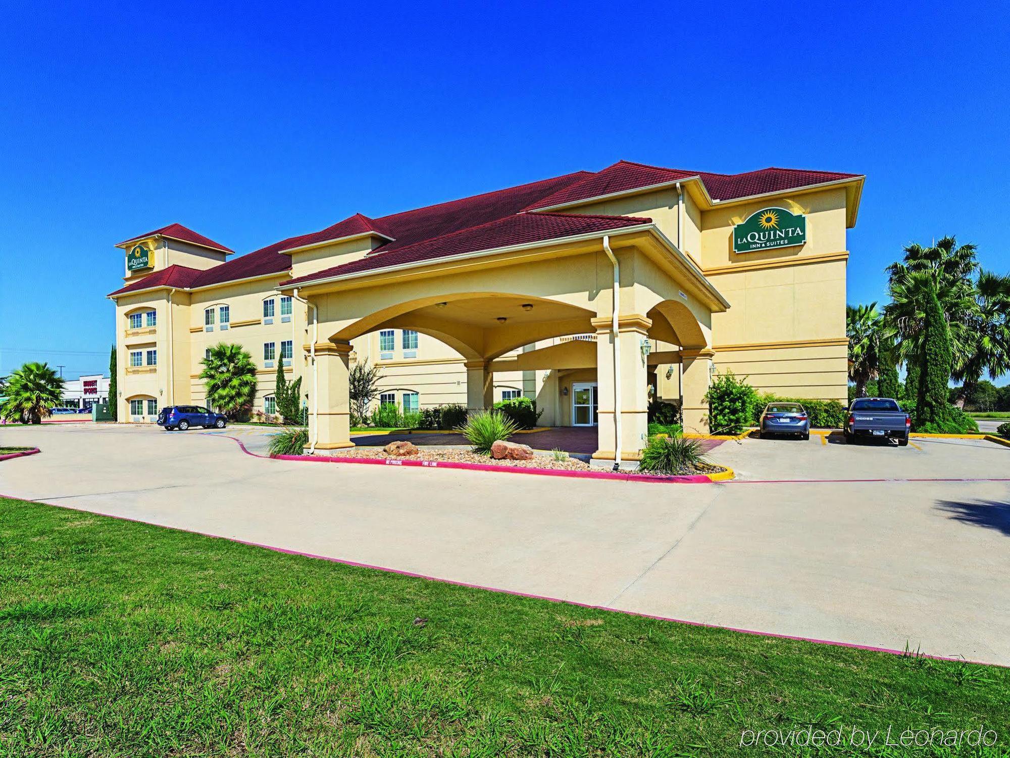 Baymont Inn & Suites Brenham Exterior photo