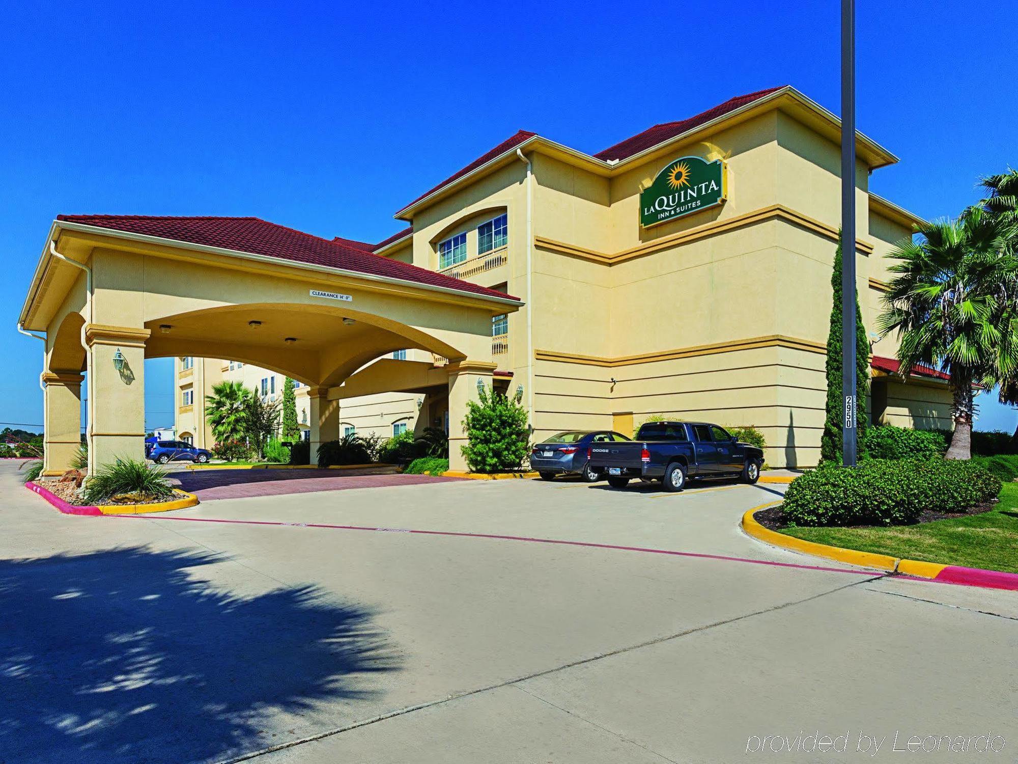 Baymont Inn & Suites Brenham Exterior photo