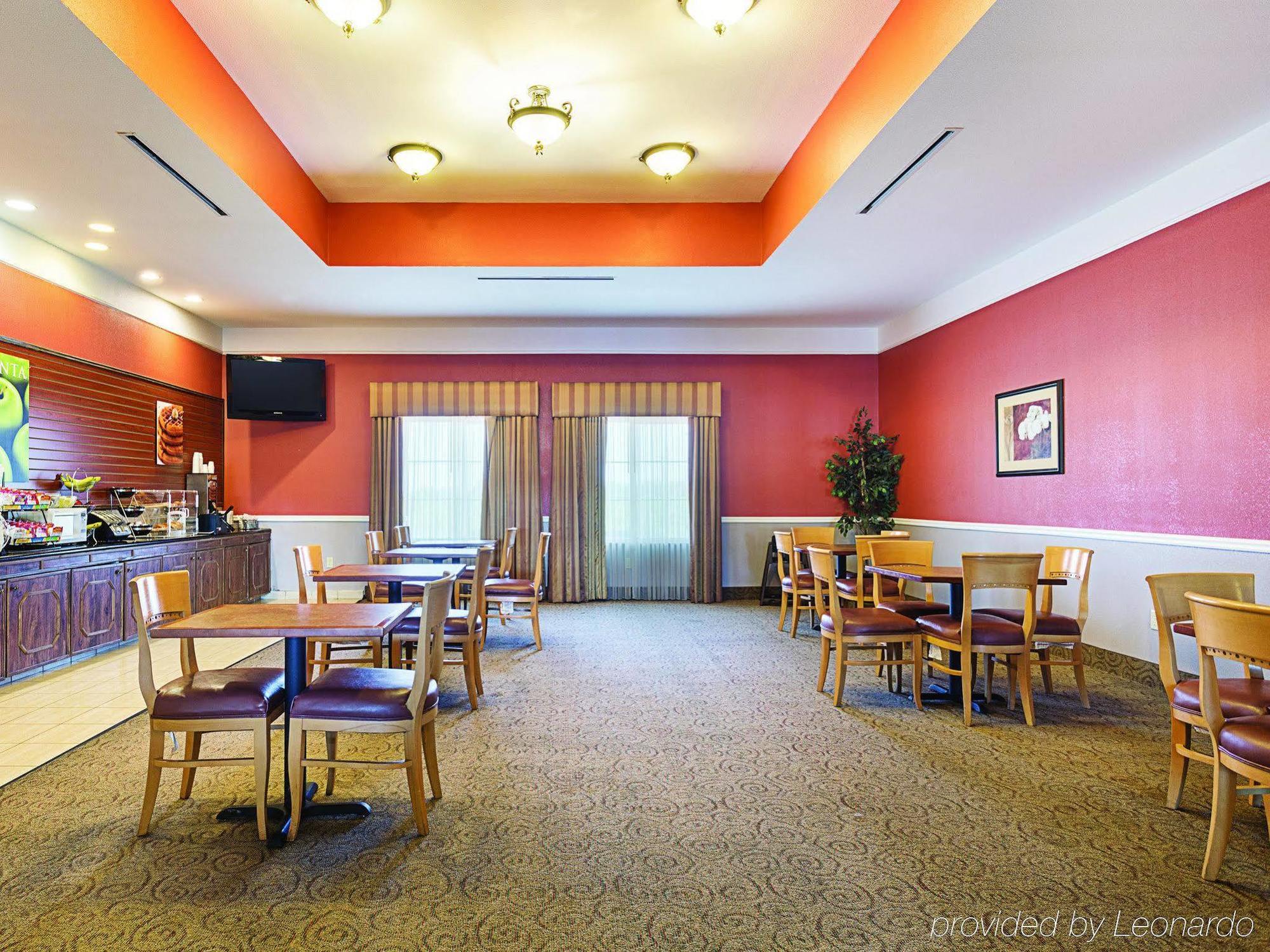 Baymont Inn & Suites Brenham Exterior photo