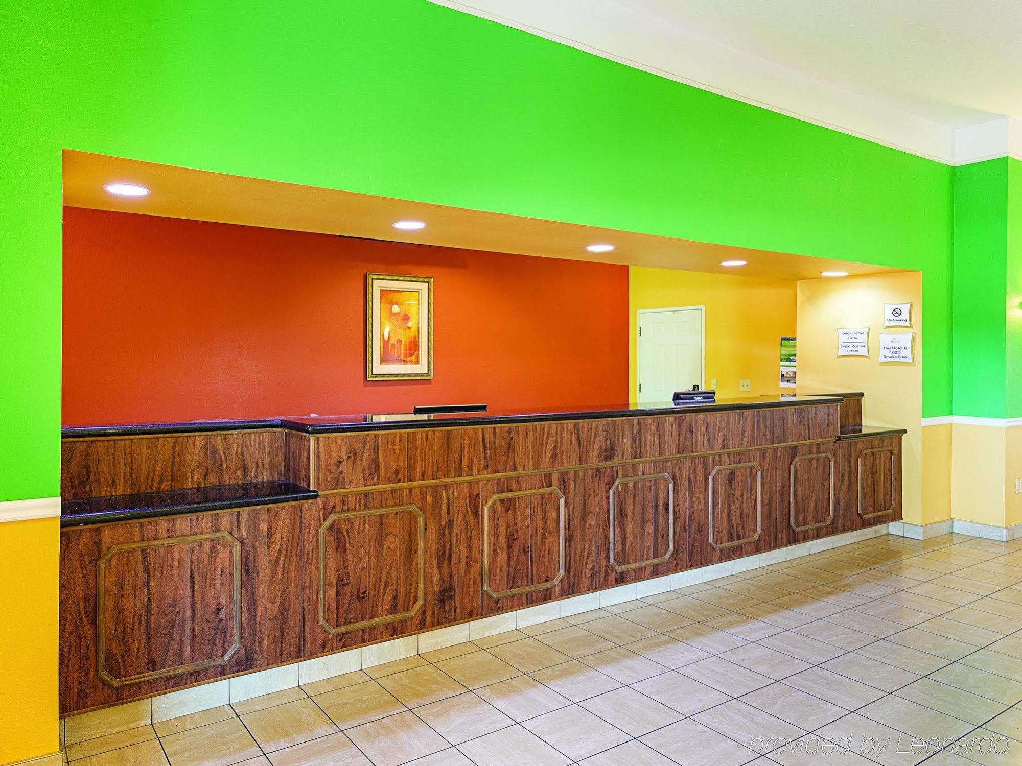 Baymont Inn & Suites Brenham Exterior photo