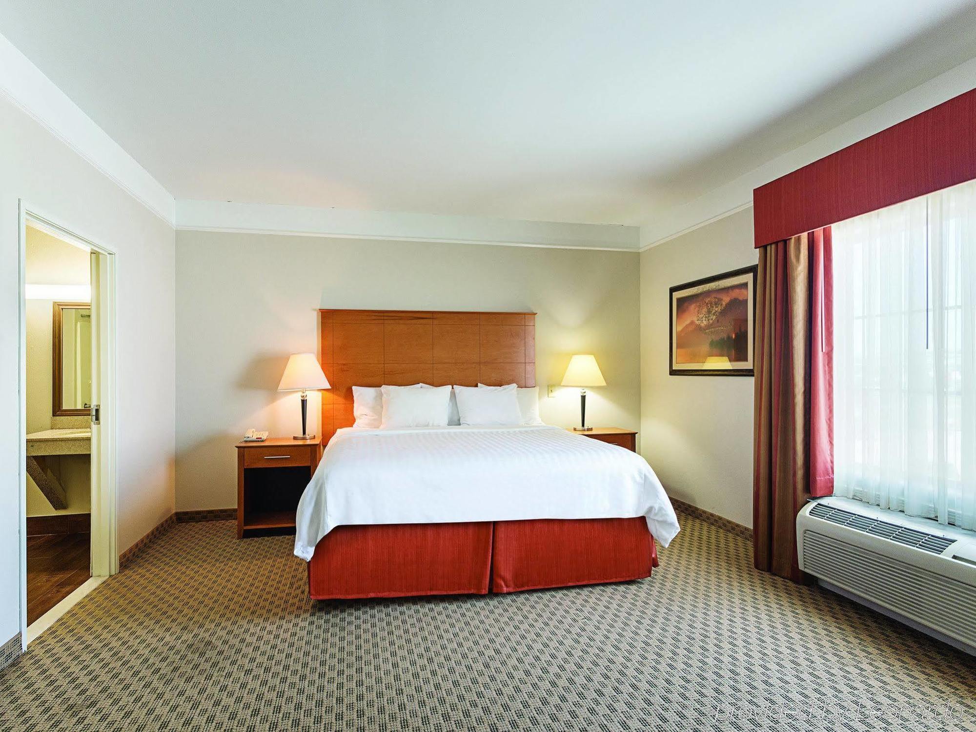 Baymont Inn & Suites Brenham Exterior photo