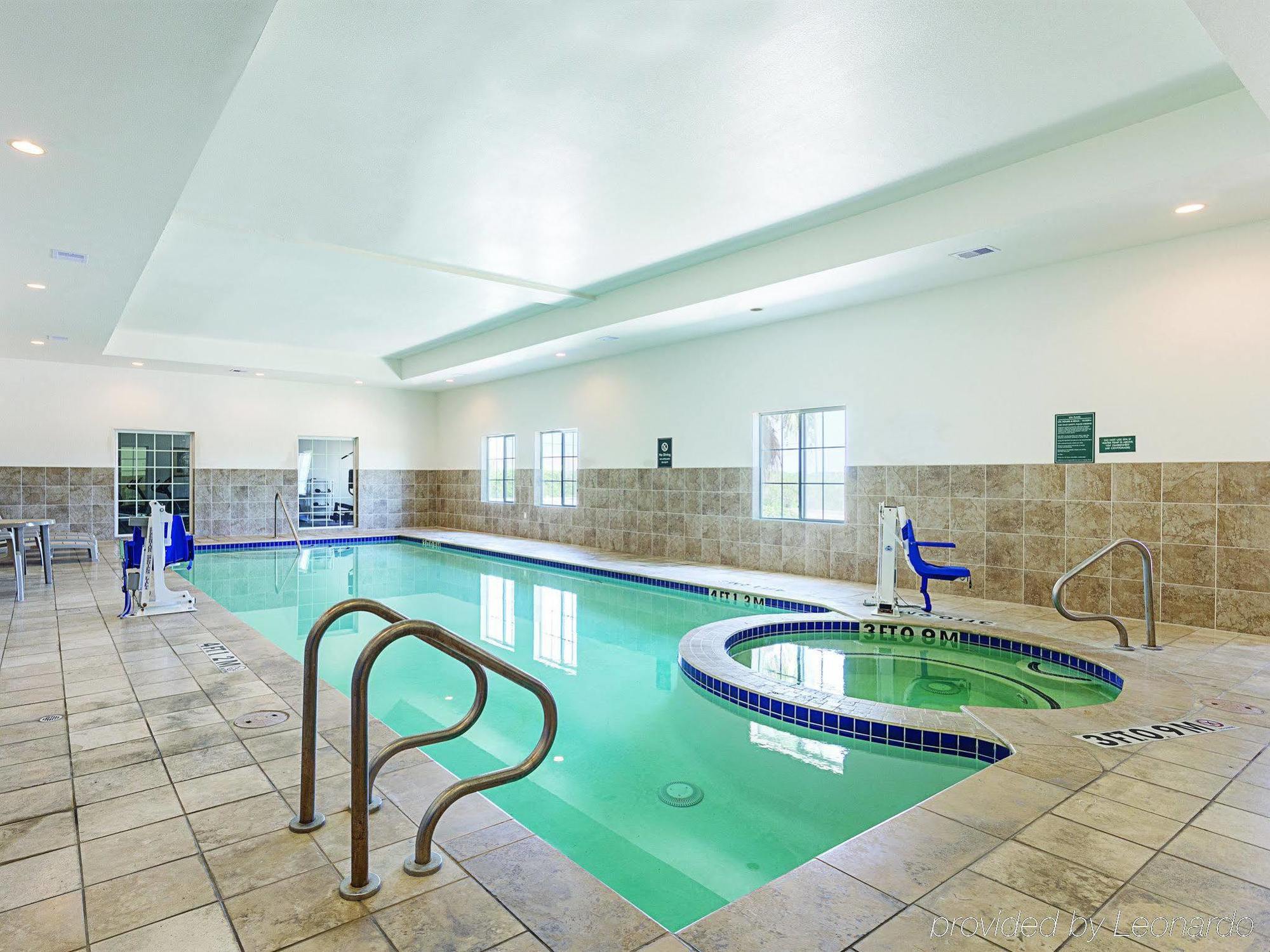 Baymont Inn & Suites Brenham Exterior photo
