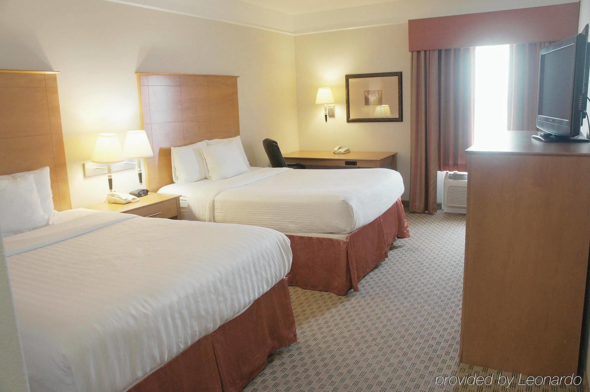 Baymont Inn & Suites Brenham Exterior photo