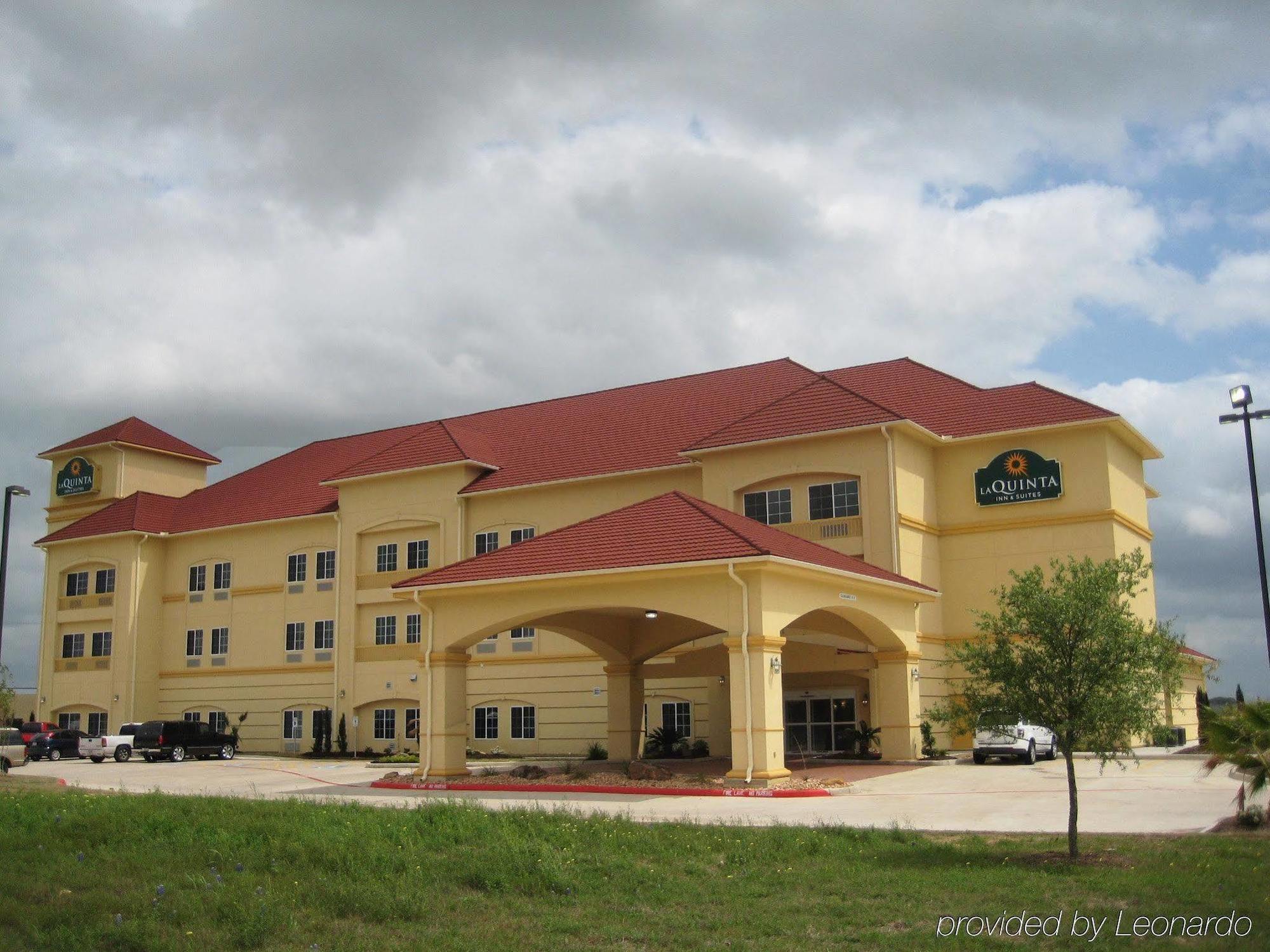 Baymont Inn & Suites Brenham Exterior photo