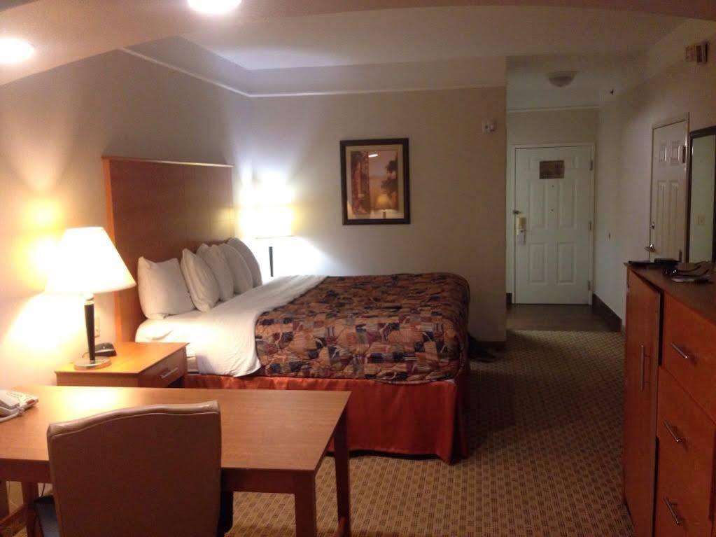 Baymont Inn & Suites Brenham Exterior photo